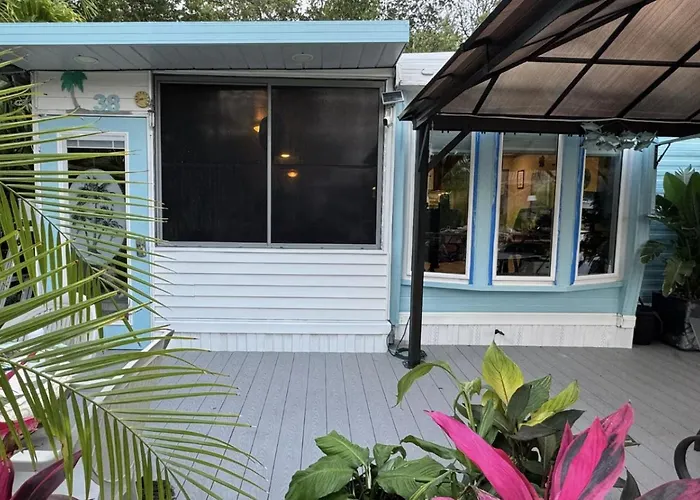 Beachside Retreat With Pool, Boat Ramp Dock For Rent