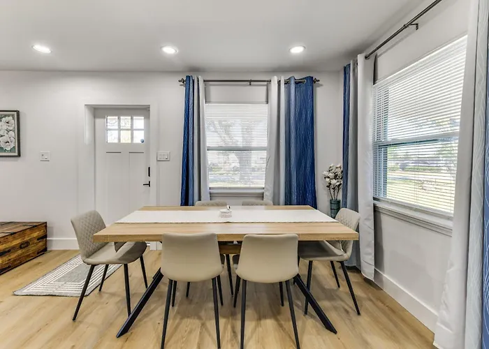 Work & Play In Palmetto! Pet-Friendly Home W/ Yard