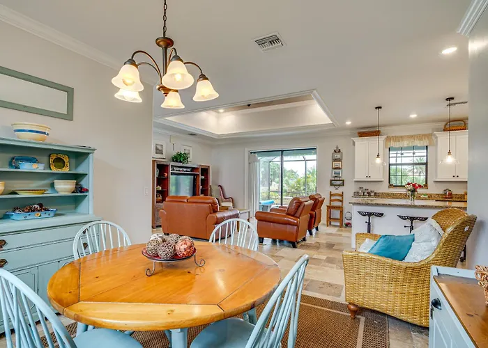Punta Gorda Home: Great For Nurses & Professionals