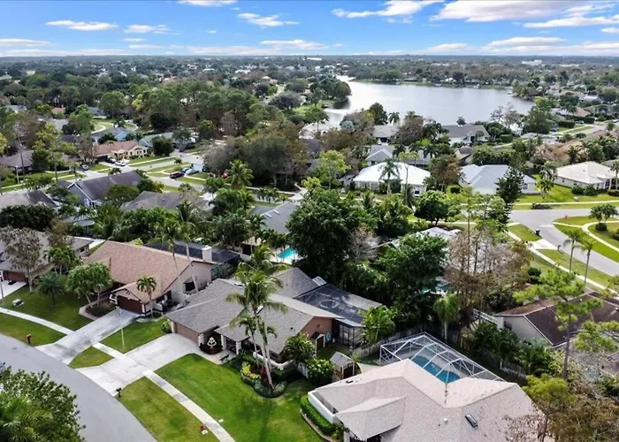Elegant, 4 Bdr House With A Pool And Bbq