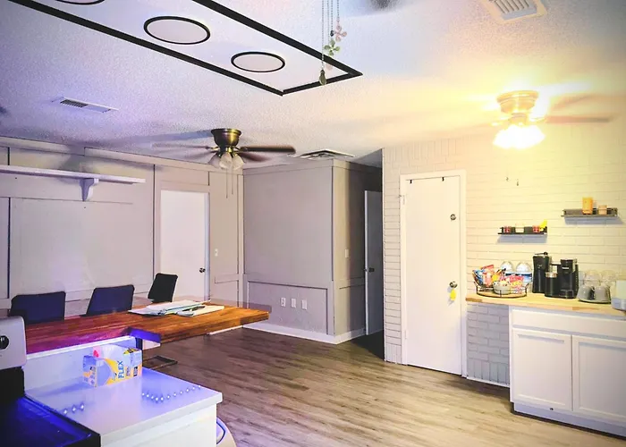 Charming 4 Bed 3 Bath Single Family Home In Hudson