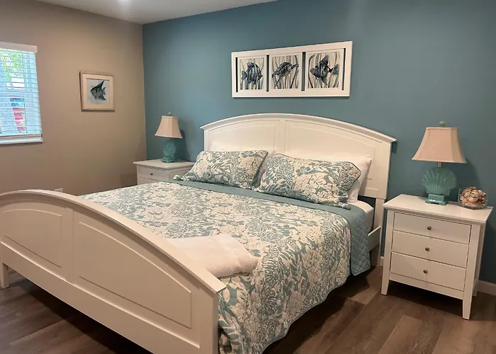 Dolphin Family Tides - Oversized Lot With Privacy, Walk To Beach