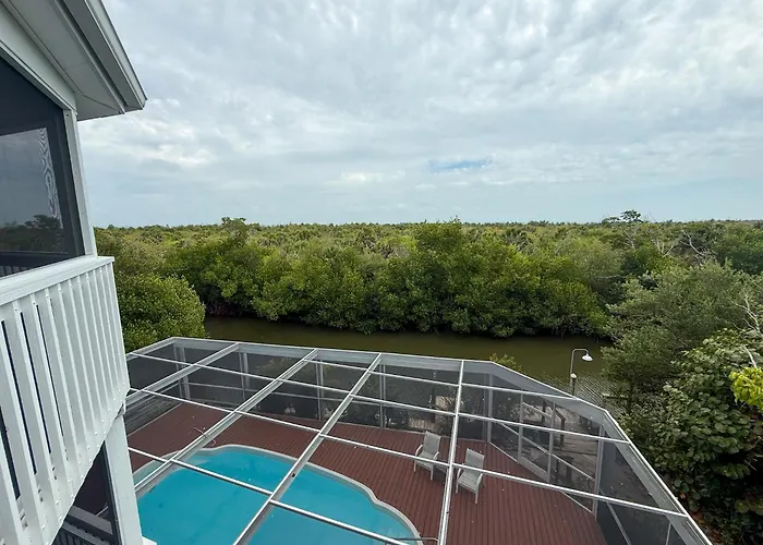 Twin Dolphins Pool, Docks, Elevator, Golf Cart