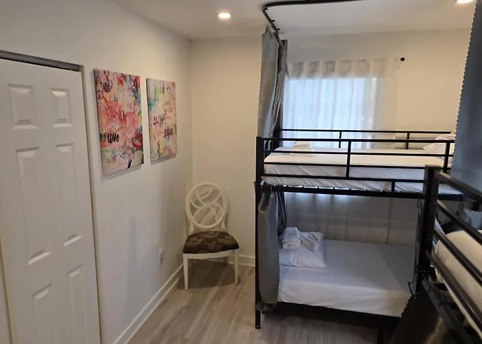 Daphne'S Tropical Oasis Boutique Hostel