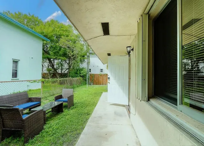 2 Bedroom Coastal Home Near Beach