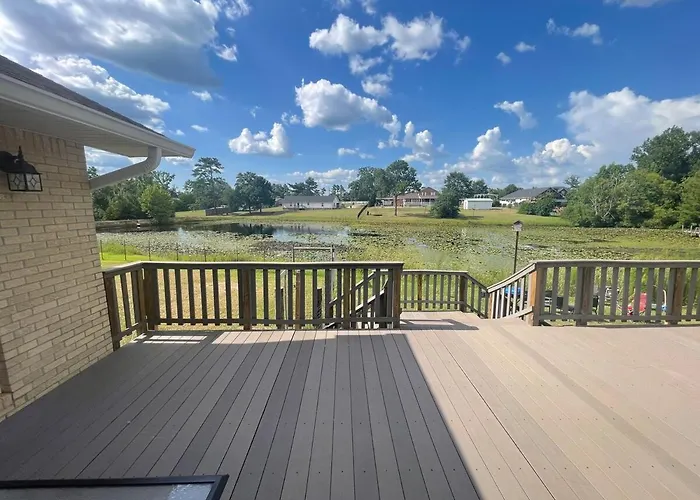 Elegant Peaceful Lakefront Escap