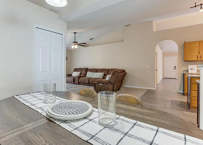 Spacious 4Br Home In Deltona W/ Screened Porch!