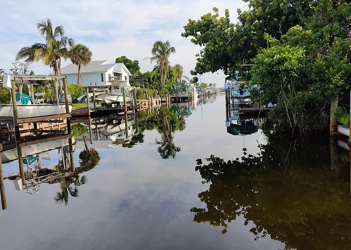 The Lazy Manatee 2 Bedroom House
