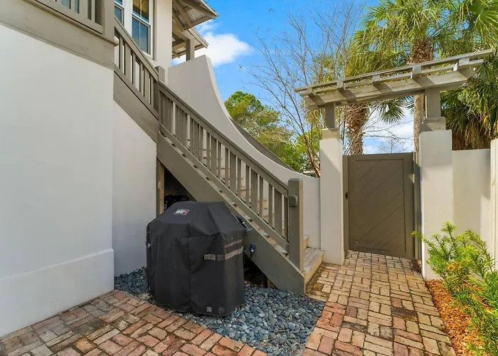 Walk To Beach, 30A Carriage House, Sleeps 4