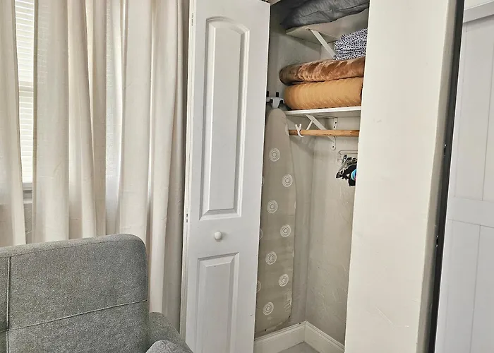 Miami Gardens Cozy 2-Bedroom Private Guesthouse