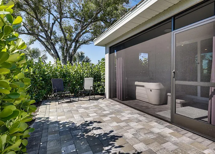 Work & Play! Home W/ Modern Comfort In Estero