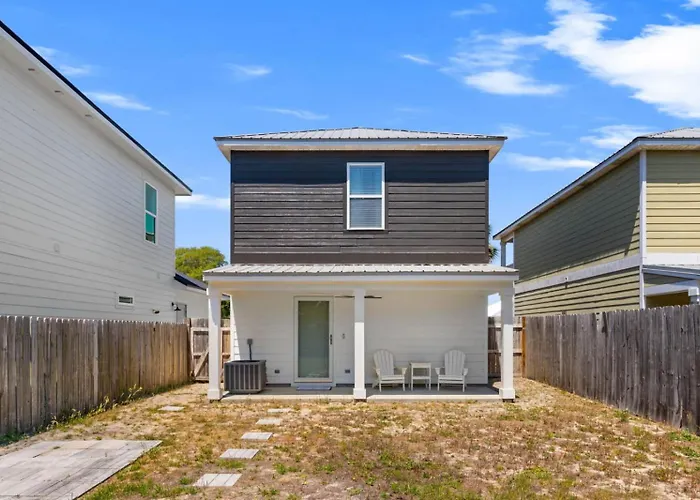 Entire Home: Quiet West End - Dazed By The Beach