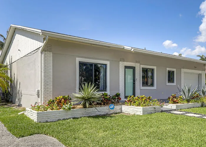 Walk To Water! Boynton Beach Gem W/ Backyard Oasis
