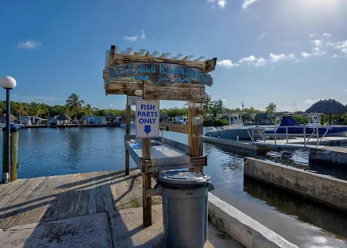 New Tiny Home Paddle Boards, Kayaks, Pool, Marina