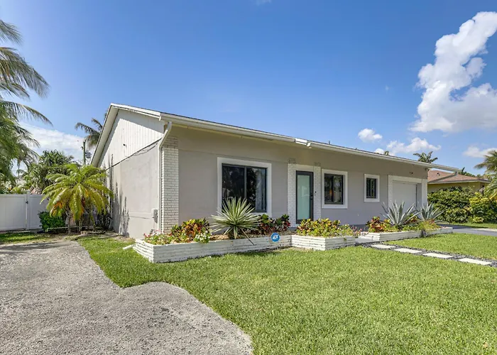 Walk To Water! Boynton Beach Gem W/ Backyard Oasis