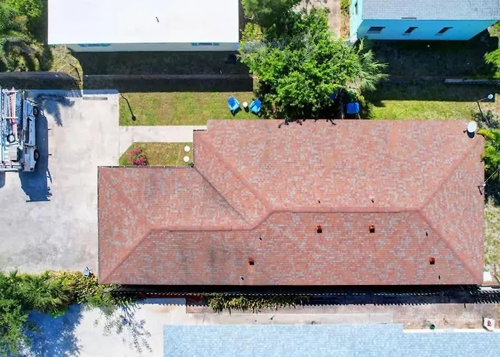 2 Bedroom Home Close To The Beach