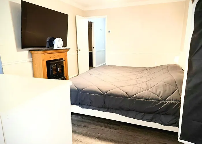 Charming 4 Bed 3 Bath Single Family Home In Hudson