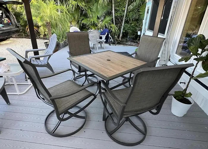 Beachside Retreat With Pool, Boat Ramp Dock For Rent