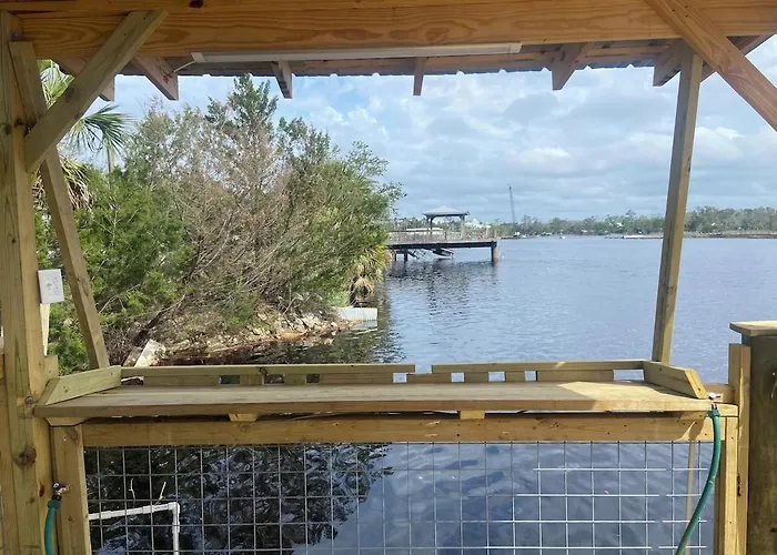 Best Waterfront Scalloping Fishing Paradise-Game Room-Wifi- New Dock!