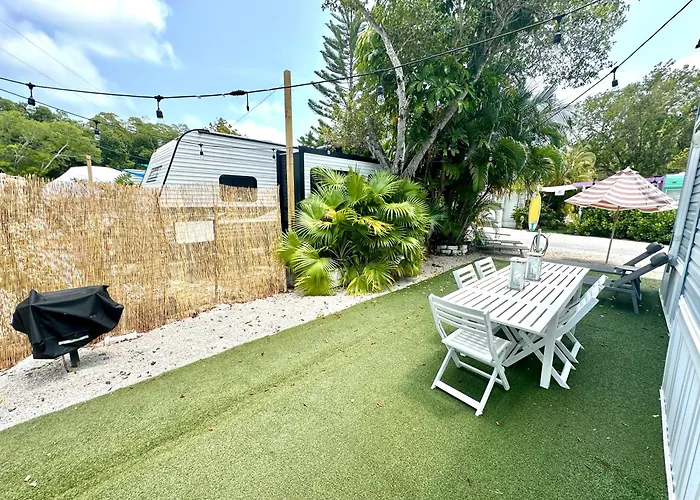 New Tiny Home Paddle Boards, Kayaks, Pool, Marina