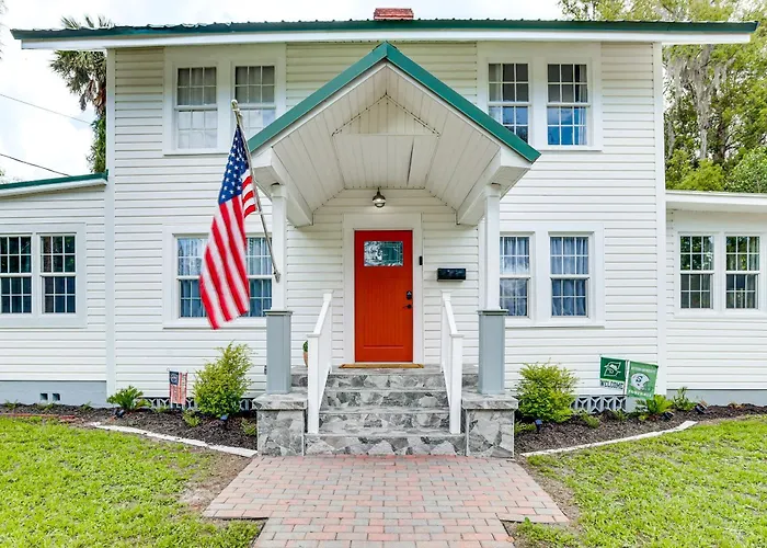 Walk To Stetson And Historic Downtown Deland!