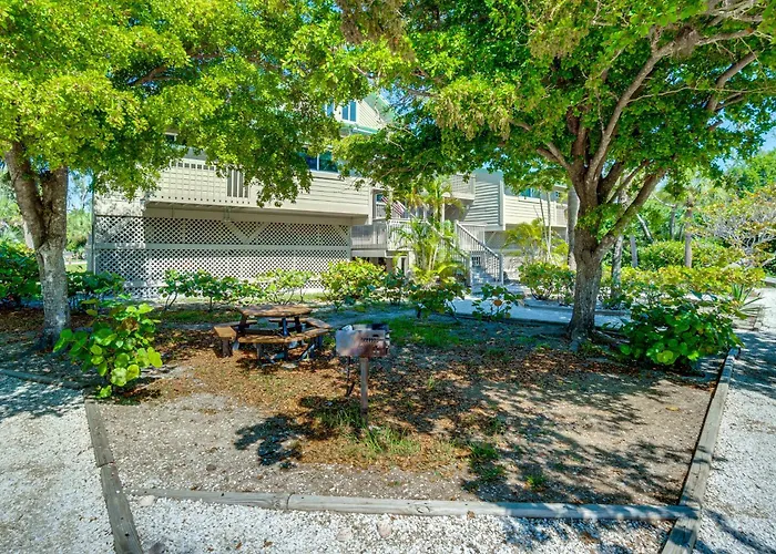 Pool Access! Private Island Condo In Placida