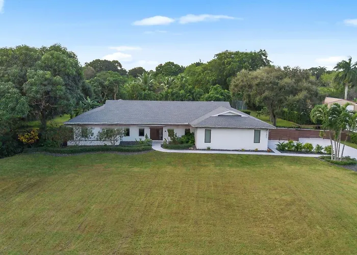 Platinum Villa W Karaoke, Pickleball, Bkb & Soccer