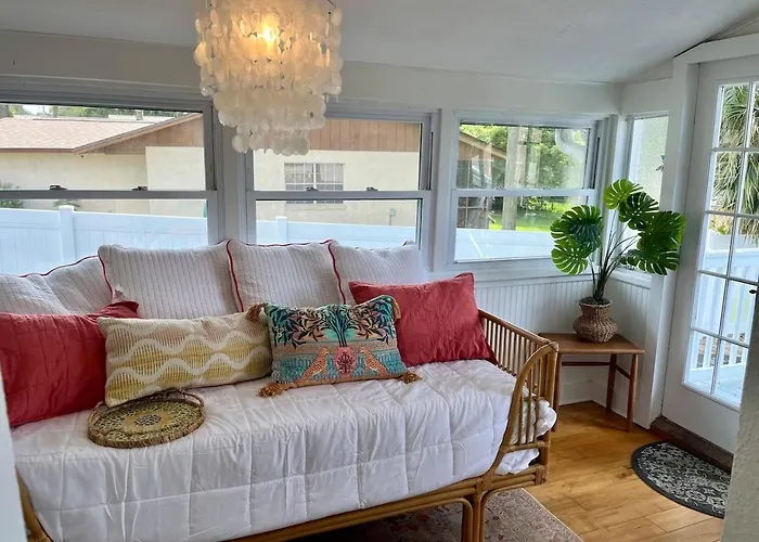 Casita Encanta-Dora, Steps To Town, Pet-Friendly
