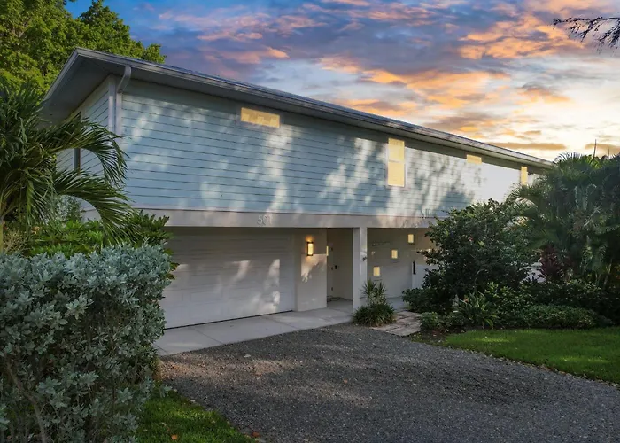 Private Heated Pool & Hot Tub Retreat - Longboat Key Coastal Living