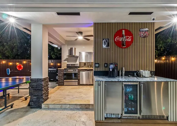 Sunset Villa W Pool, Outdoor Kitchen & Grill
