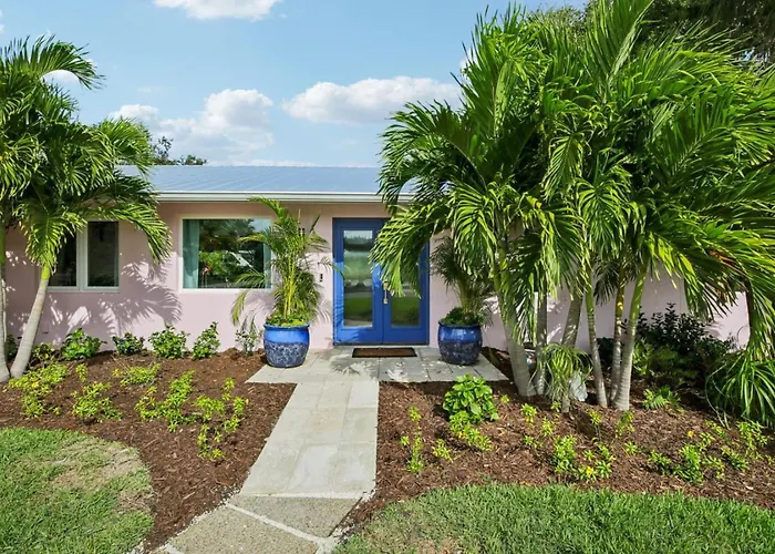 Longboat Key Waterfront - Private Heated Pool With Soaking End & Luxury Hot Tub!