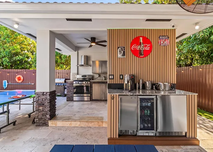 Sunset Villa W Pool, Outdoor Kitchen & Grill