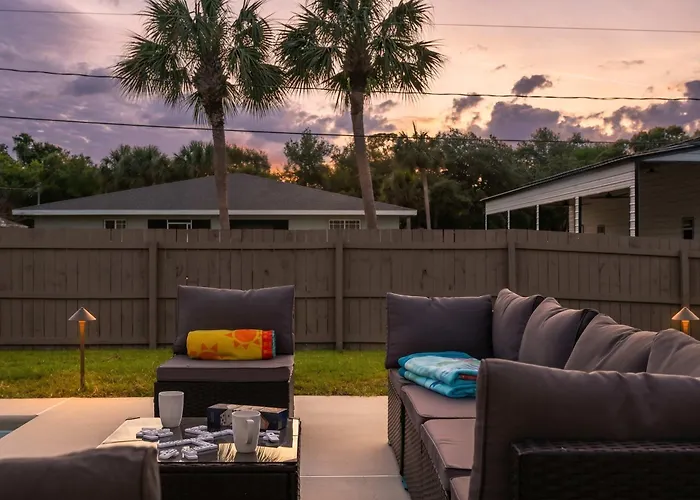 Spacious Home Private Pool Patio & Bbq