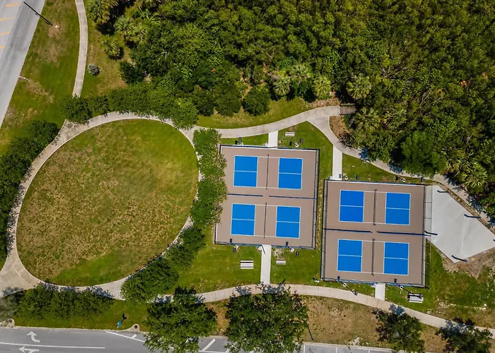 Tropical 3Br Bungalow Near Sponge Docks, Downtown, Pinellas Trail, & Pickleball
