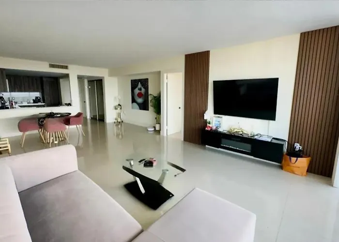 Skyline Sunset Retreat In Aventura