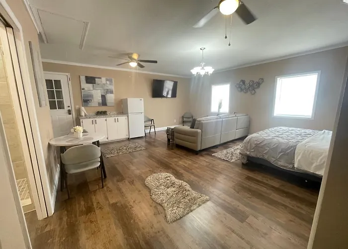 Cozy, And Modern Front Water Apartment