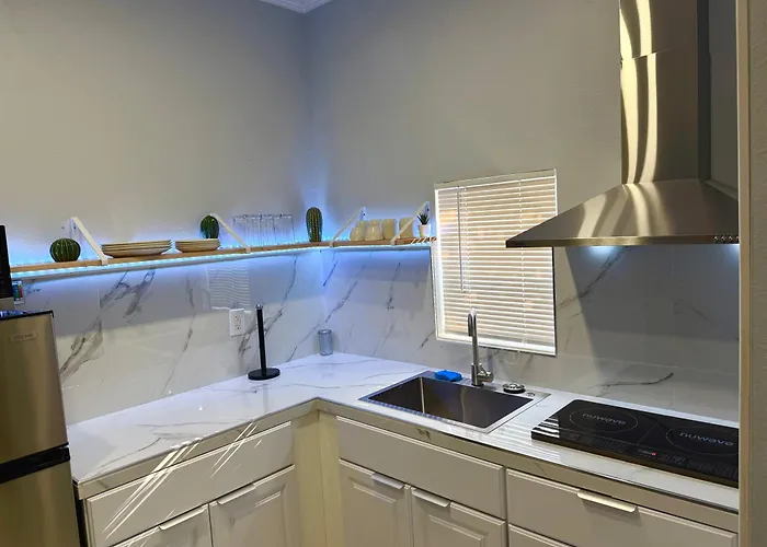 View Private Suite Near Legoland, Downtown & Hospital