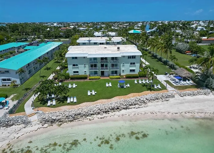 Pristine Oceanview Condo, Private Beach And Pool
