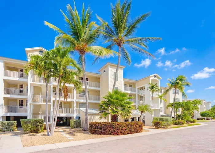 Santorini- Islamorada Waterfront Condo, Ensuites, Pool, Hot Tub