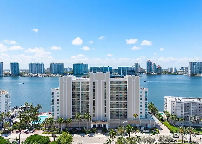 Spectacular Water Views 2Br-4 Beds In Sunny Isles