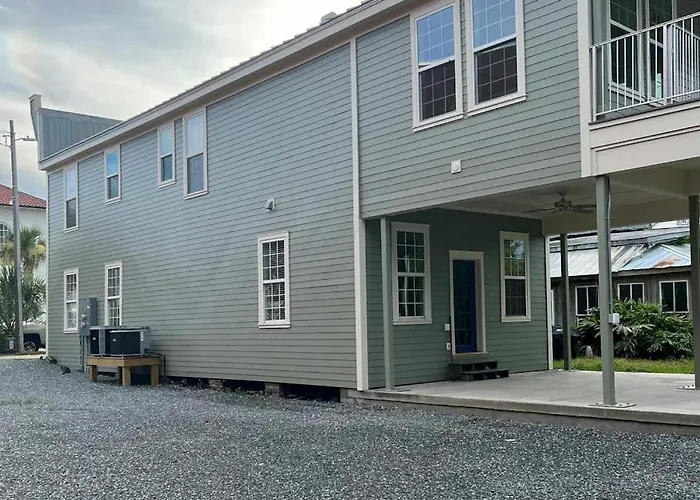 Waterfront Apartment With Lovely Views In Walkable Location