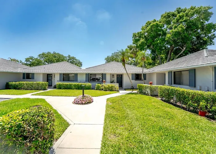 Upscale 2Br Townhome Golf, Pools & Lake Views