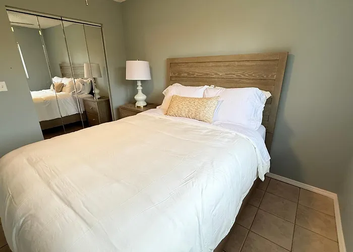 14 Mi To Beaches - Sleeps 4 - Near St Pete & Sarasota - Palmetto Vacation Home