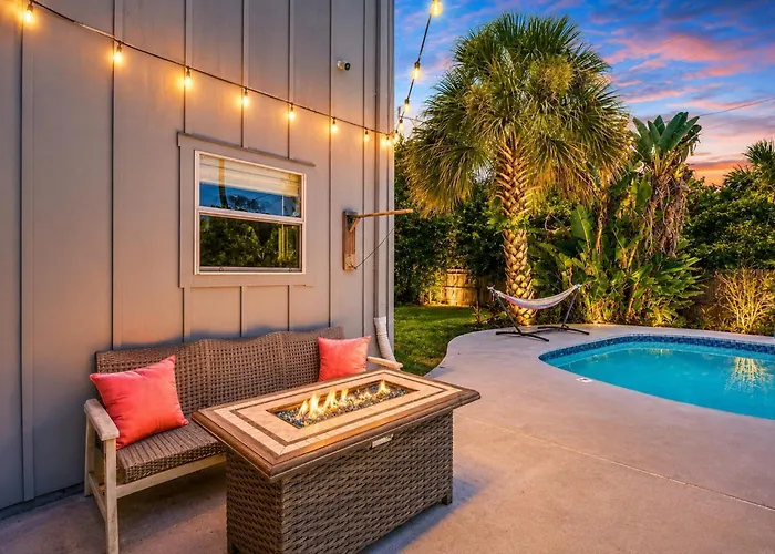 13 Mi To Beach! Family-Friendly Palm Bay Retreat