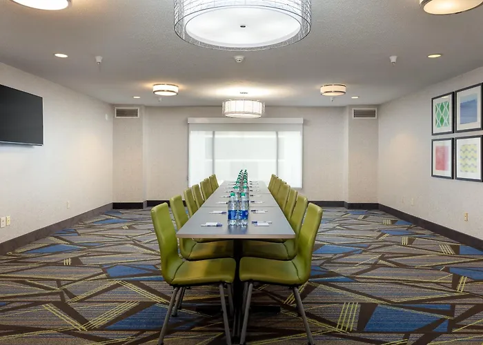 Holiday Inn Express & Suites Milton East I-10 By Ihg
