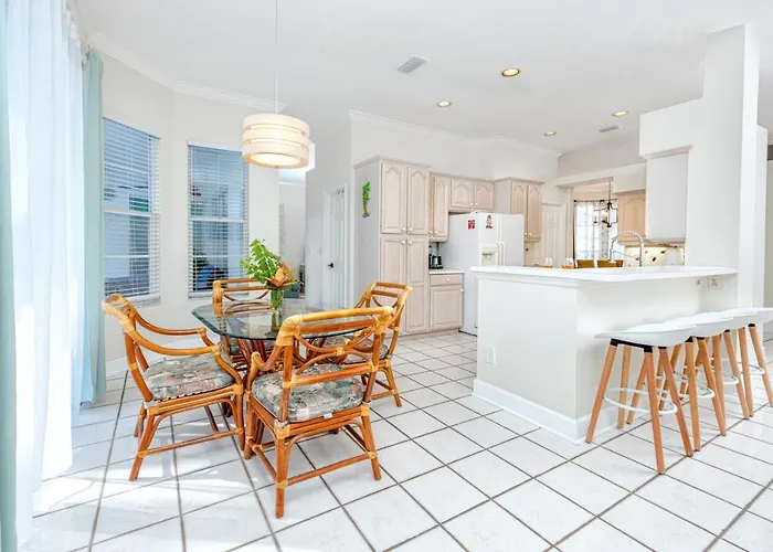 Palm Harbor Paradise - Spacious Home In Quiet Neighborhood With Heated Pool, Billiard Room, Hot Tub