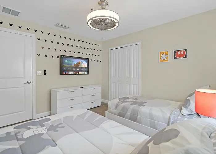 Stunning Townhouses 5 Minutes Away Disney!