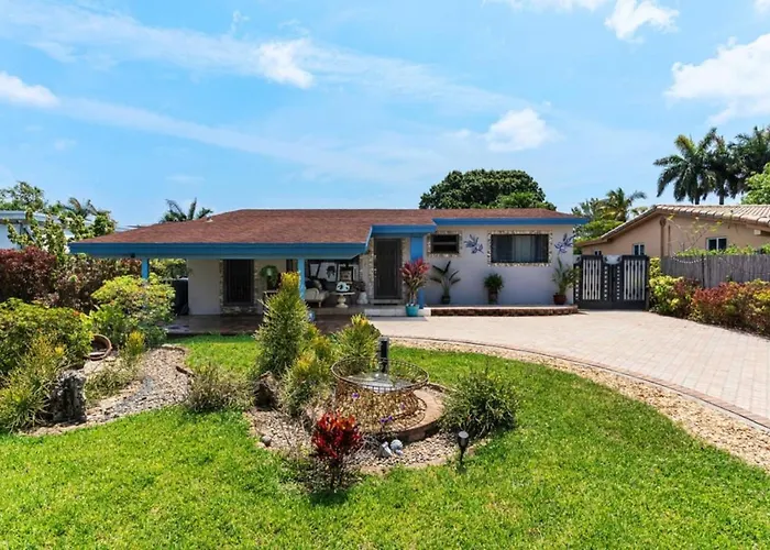 Luxury Waterfront Villa, With Private Hot Tub, Beachs, Aventura Mall Casinos, Restaruants