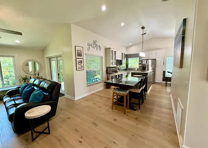 Near Ksc - Peaceful Spacious Home For 6 - Fully Stocked Kitchen And Coffee Bar
