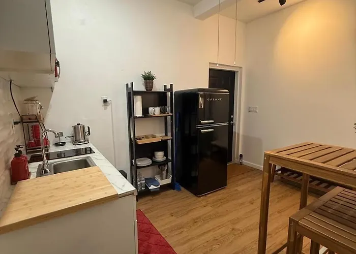 Charming Private 1-Bedroom Suite With Parking In Miami